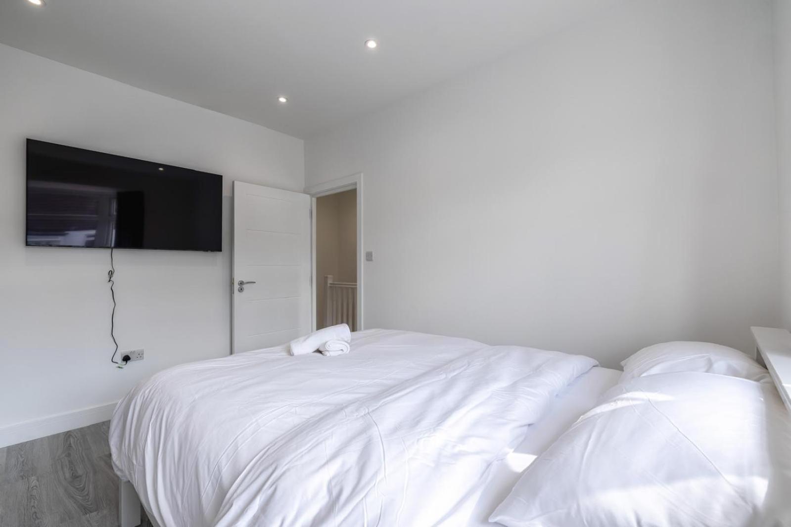 Modern Home With Driveway Parking For 2 Vehicles, Near Tottenham Hotspur Stadium, White Hart Lane Train Station Лондон Экстерьер фото
