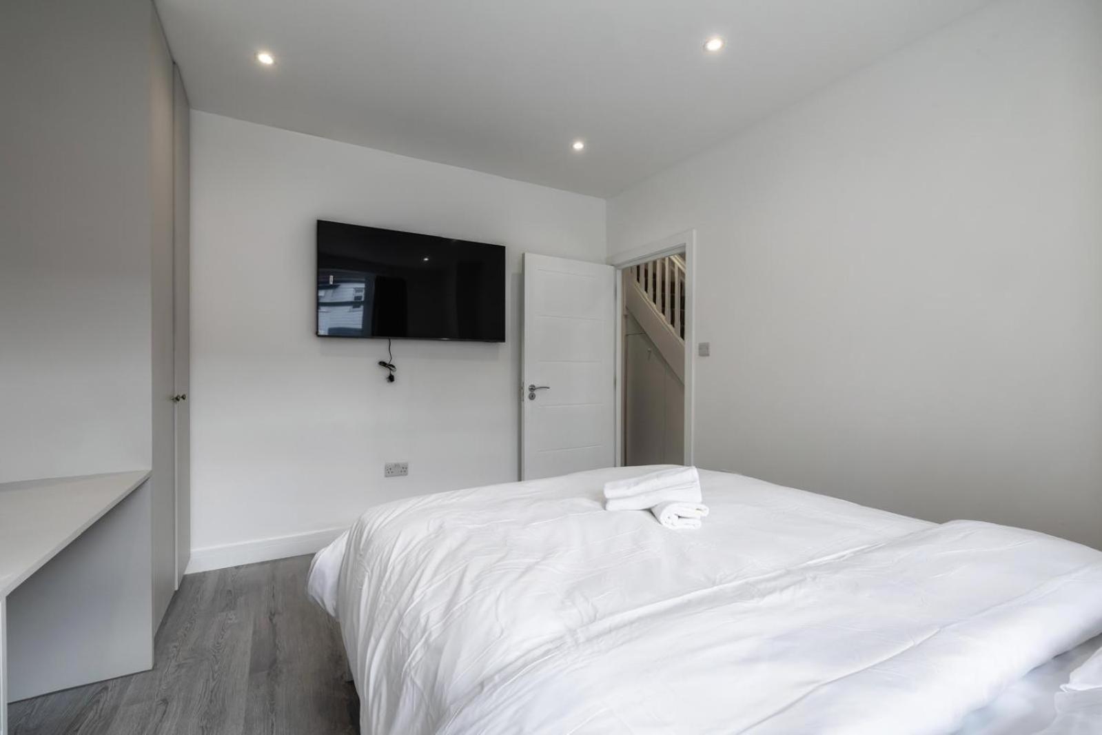 Modern Home With Driveway Parking For 2 Vehicles, Near Tottenham Hotspur Stadium, White Hart Lane Train Station Лондон Экстерьер фото